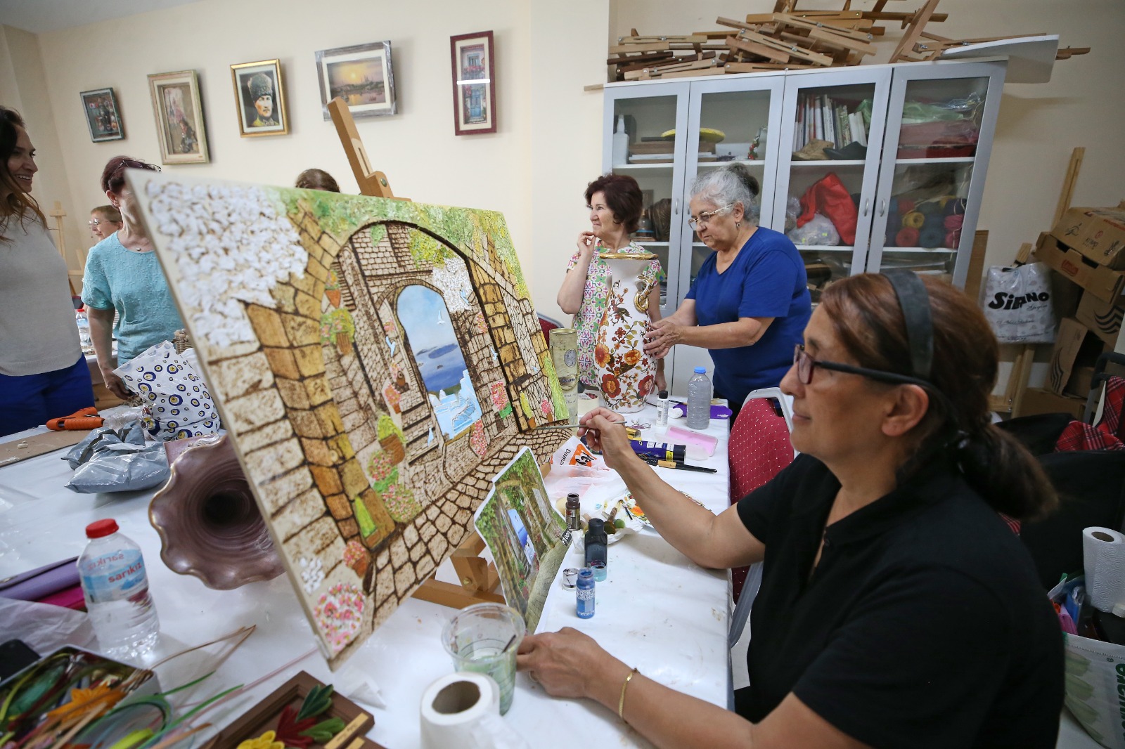 Karşıyaka Belediyesi’nin kadınlara yönelik kursları, meslek edinme ve ekonomik hayata