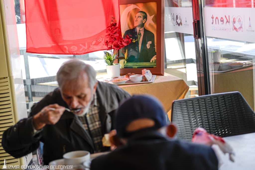İzmir Büyükşehir Belediyesi, 10 Kasım Atatürk’ü Anma Günü’nde Kent Lokantaları’nda