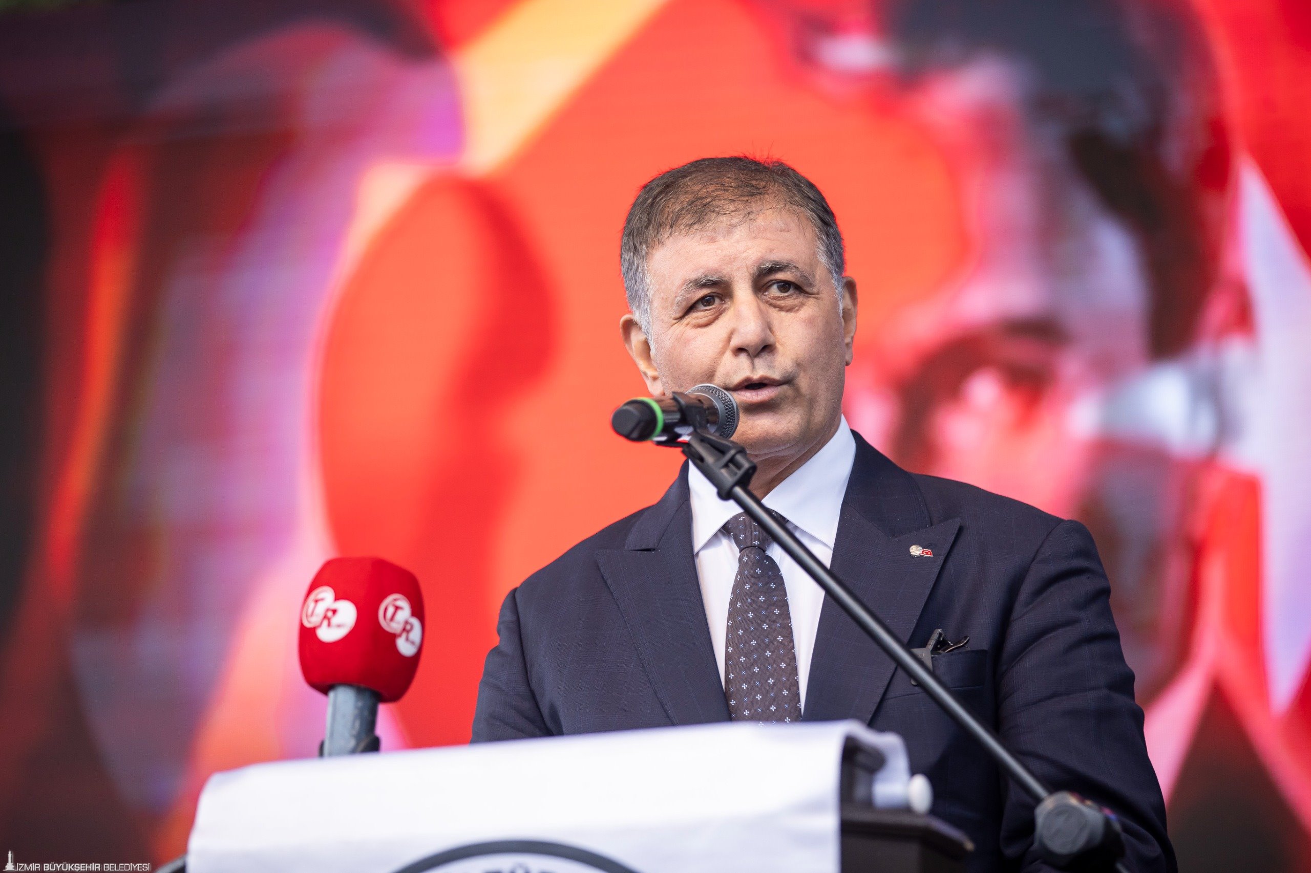 İzmir Büyükşehir Belediye Başkanı Dr. Cemil Tugay, 10 Kasım mesajında