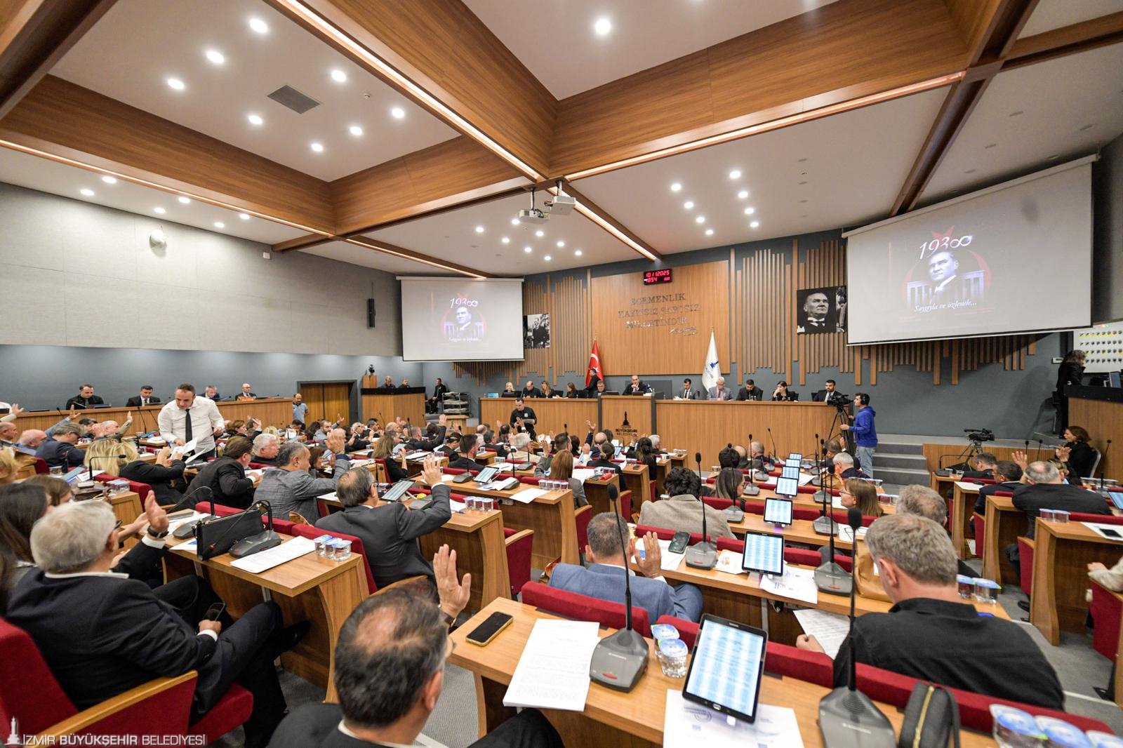 İzmir Büyükşehir Belediyesi, 2026 yılı bütçe görüşmelerine başladı. Büyükşehir için