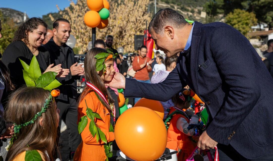 Başkan Cemil Tugay, Mandalina Festivali'nde kadın kooperatifinin mandalina tesisini açtı: