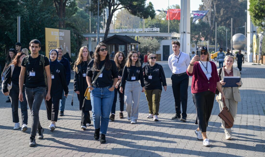 İzmir Büyükşehir Belediyesi, gönüllü yurttaşların kent yönetimine katılmasını sağlayan “Kent
