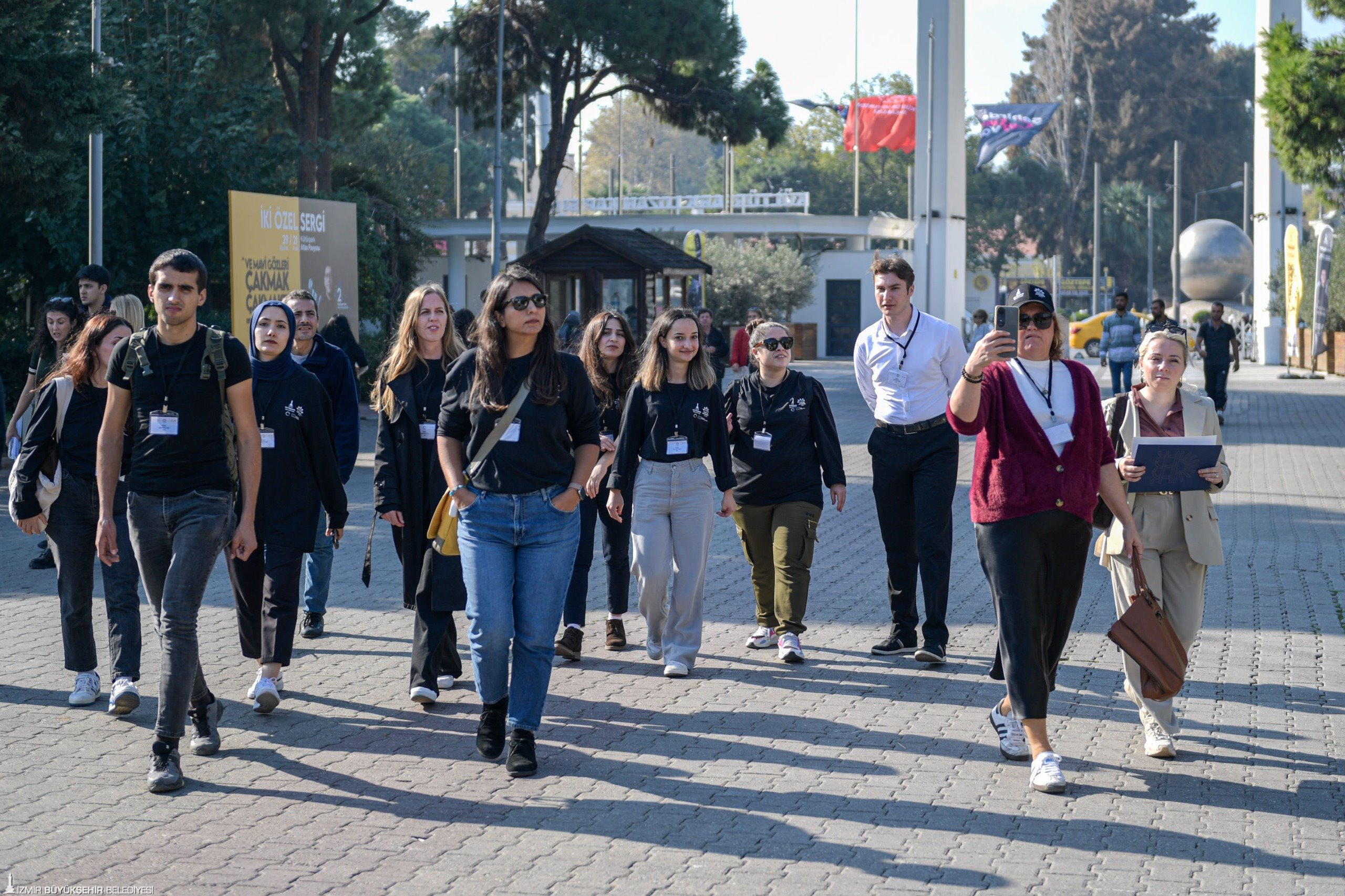 İzmir Büyükşehir Belediyesi, gönüllü yurttaşların kent yönetimine katılmasını sağlayan “Kent