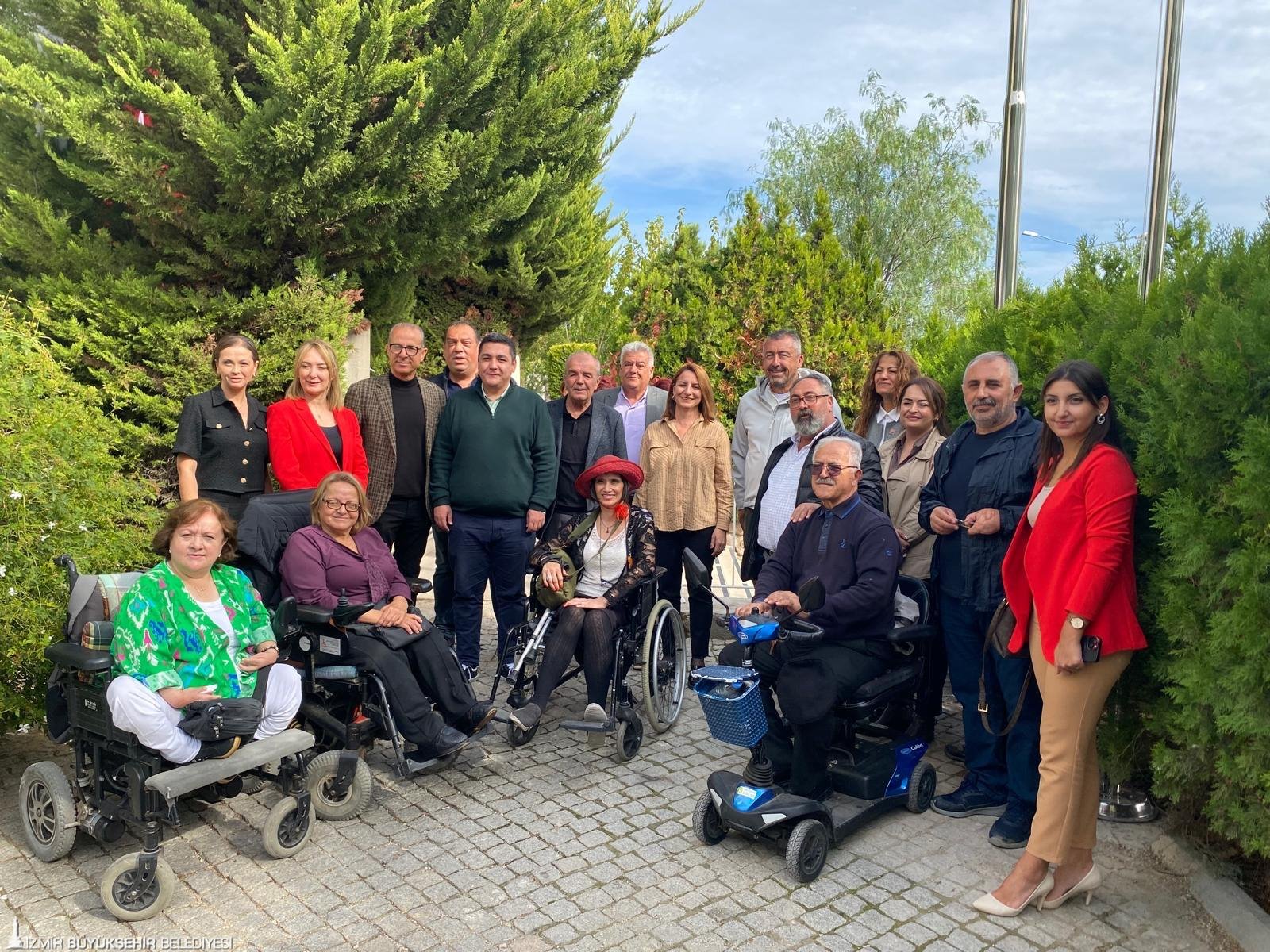 İzmir Büyükşehir Belediyesi, engelli erişimine uygunluğu nedeniyle Çeşme Belediyesi’nin Alaçatı