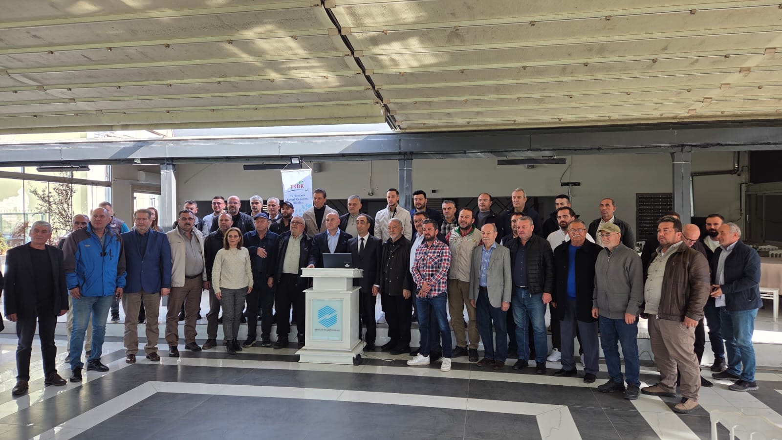 Akhisar Ticaret Borsası Başkanı Alper Alhat, mevcut iki faz sisteminin