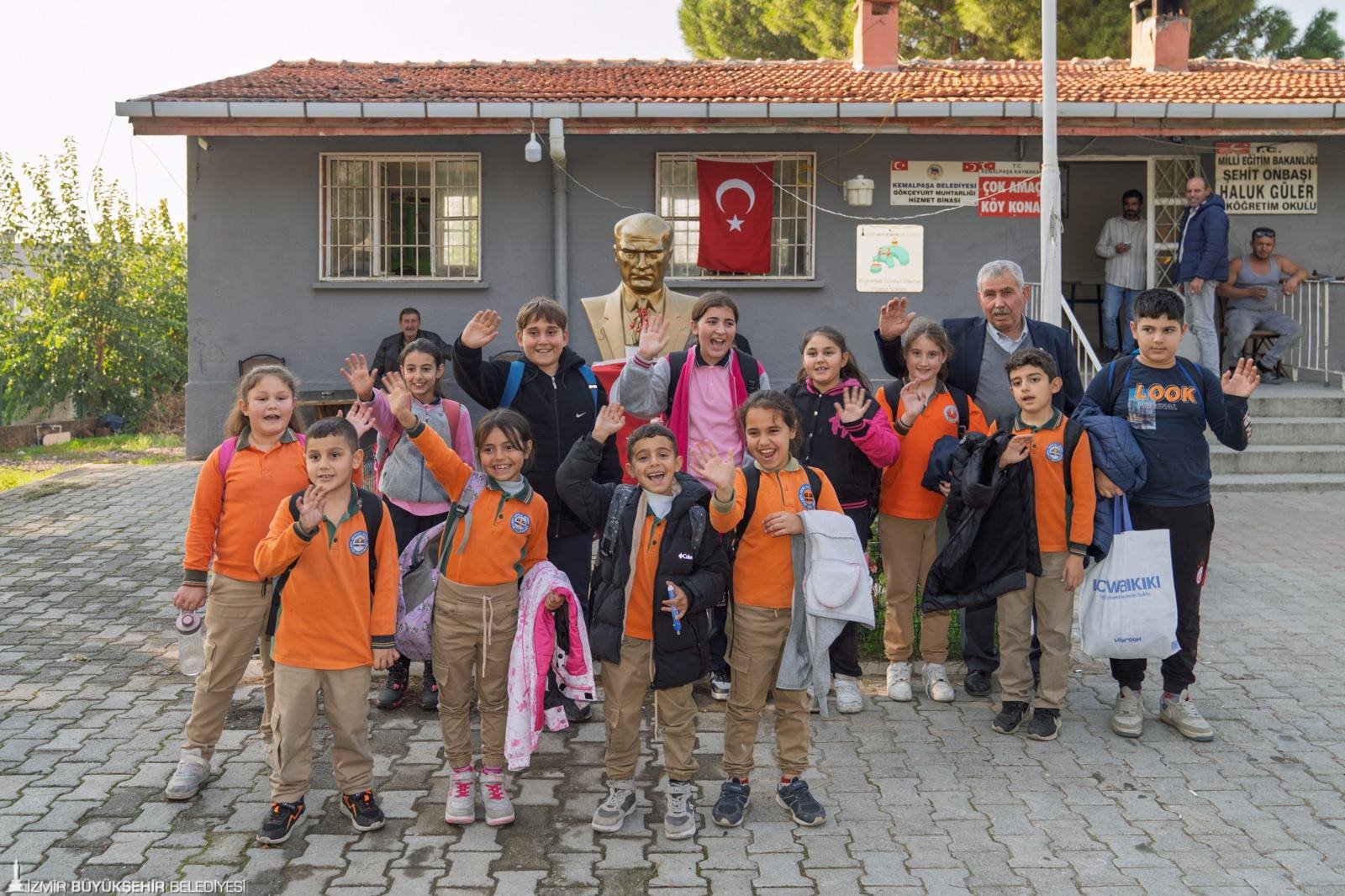 İzmir Büyükşehir Belediyesi, 79 köye ücretsiz internet erişimi sağladı. Proje