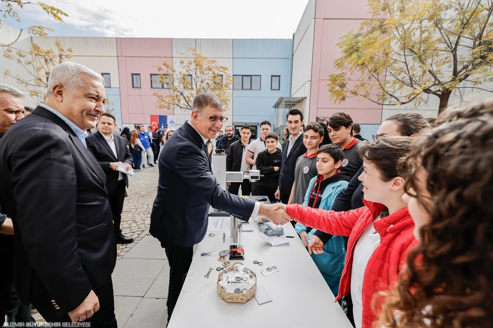 İzmir Büyükşehir Belediyesi ile KOSBİ arasında imzalanan protokolle, meslek lisesi