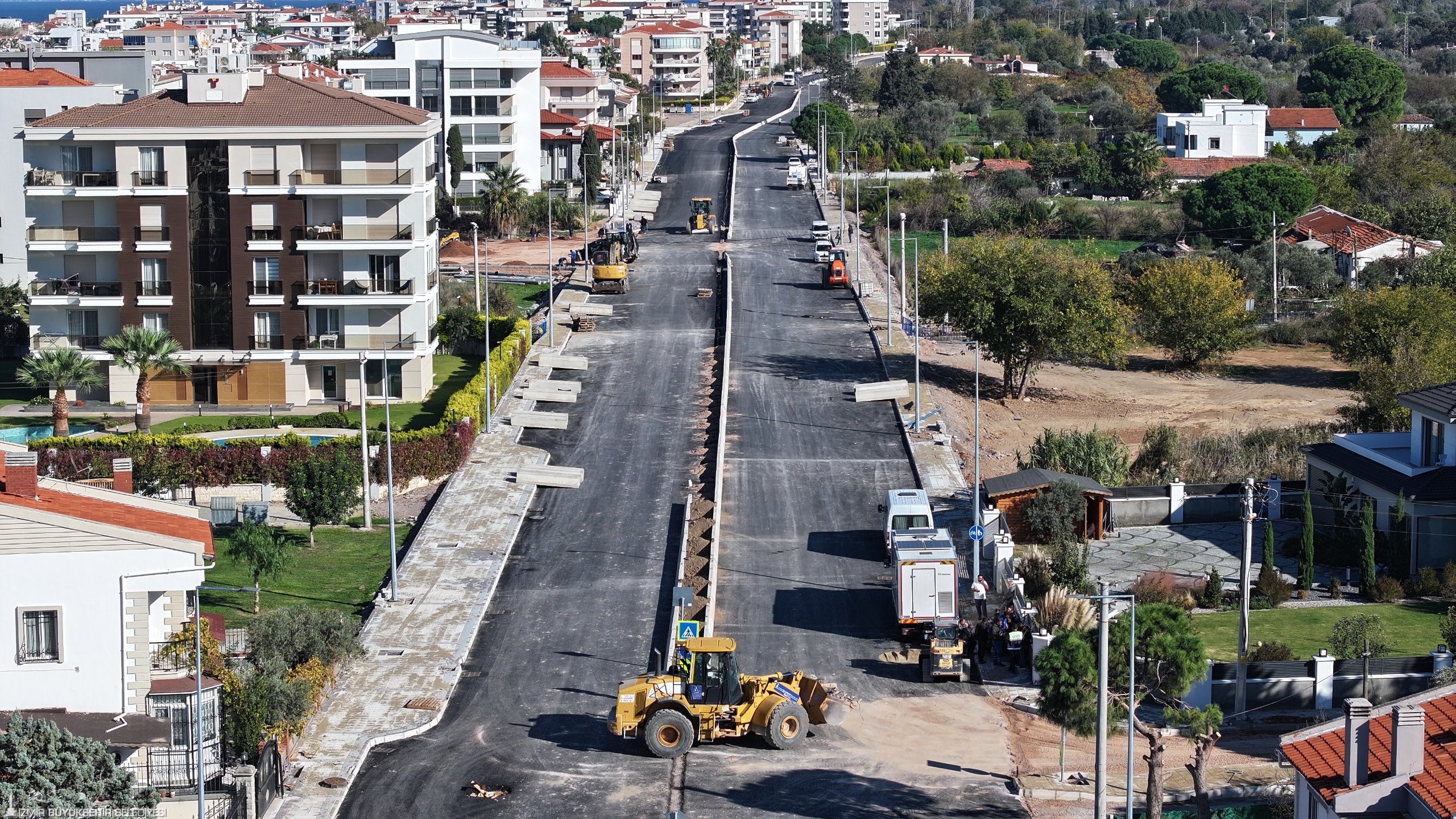 İzmir Büyükşehir Belediyesi’nin Güzelbahçe’de hayata geçirdiği 75. Yıl Cumhuriyet Bulvarı’nın