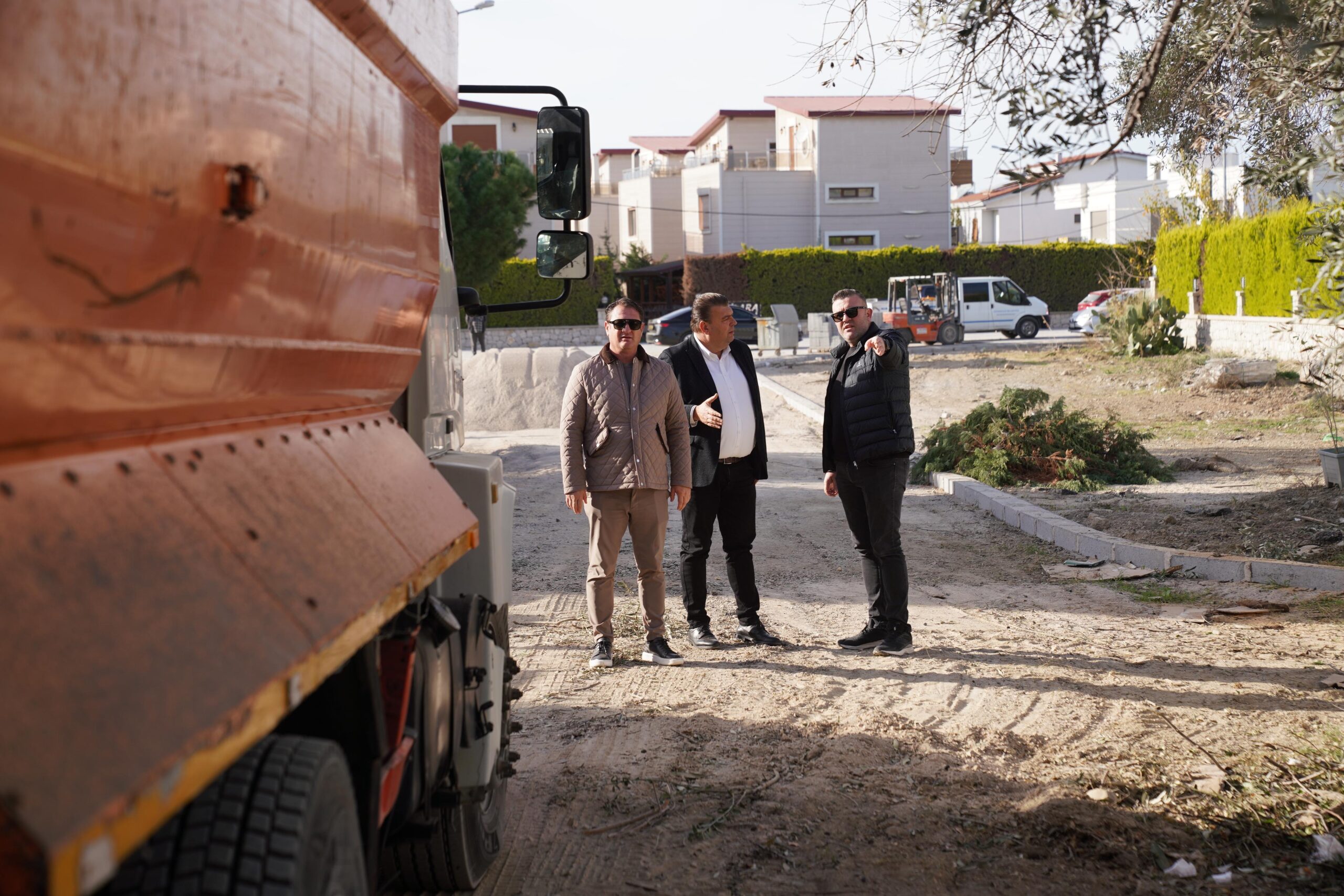 Seferihisar Belediyesi, Sığacık Girlen Bölgesi’nde yürüttüğü altyapı ve yol yenileme