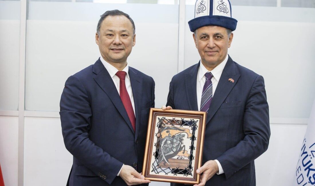 İzmir Büyükşehir Belediye Başkanı Cemil Tugay, Kırgızistan’ın Ankara Büyükelçisi Ruslan