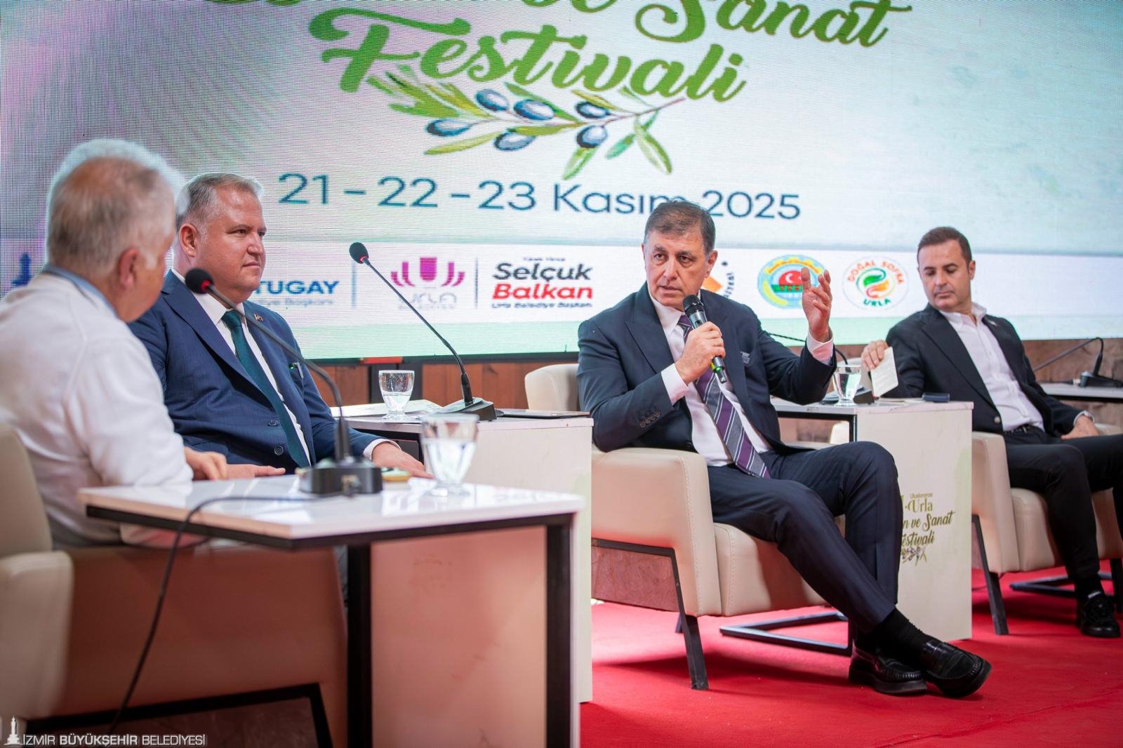 2. Uluslararası Urla Zeytin ve Sanat Festivali’ndeki panelde konuşan Başkan