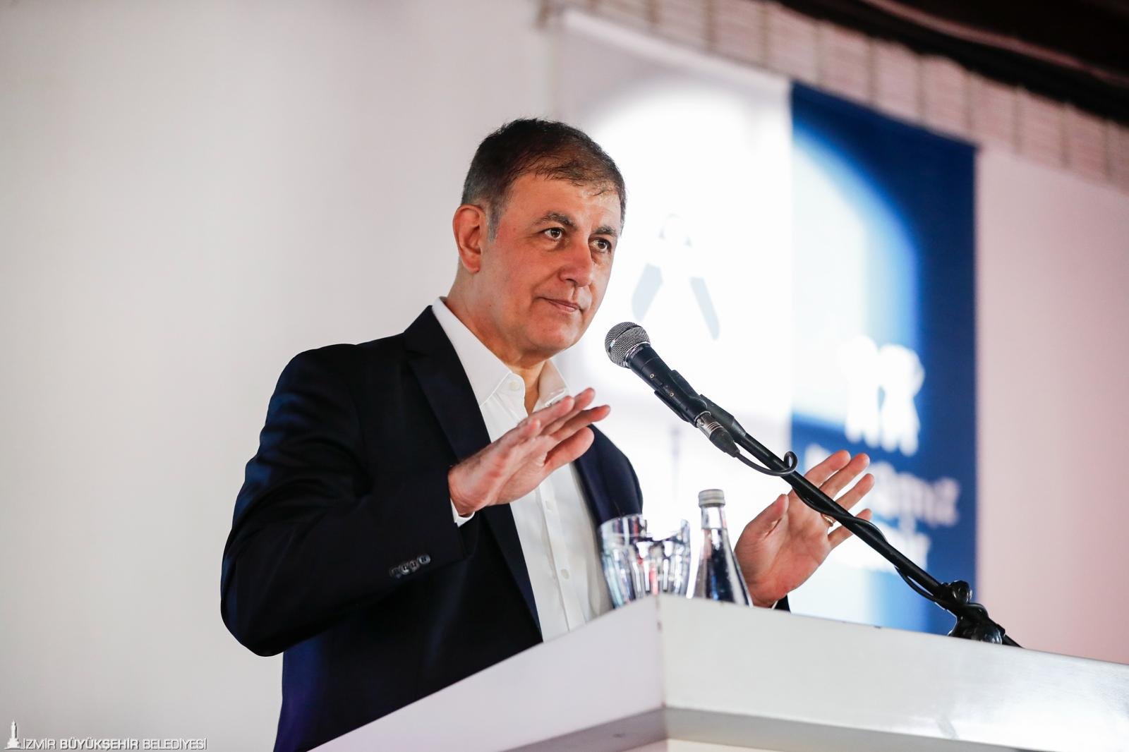 İzmir Büyükşehir Belediye Başkanı Cemil Tugay, İZBAN tarifeleri tartışmasında TCDD’nin