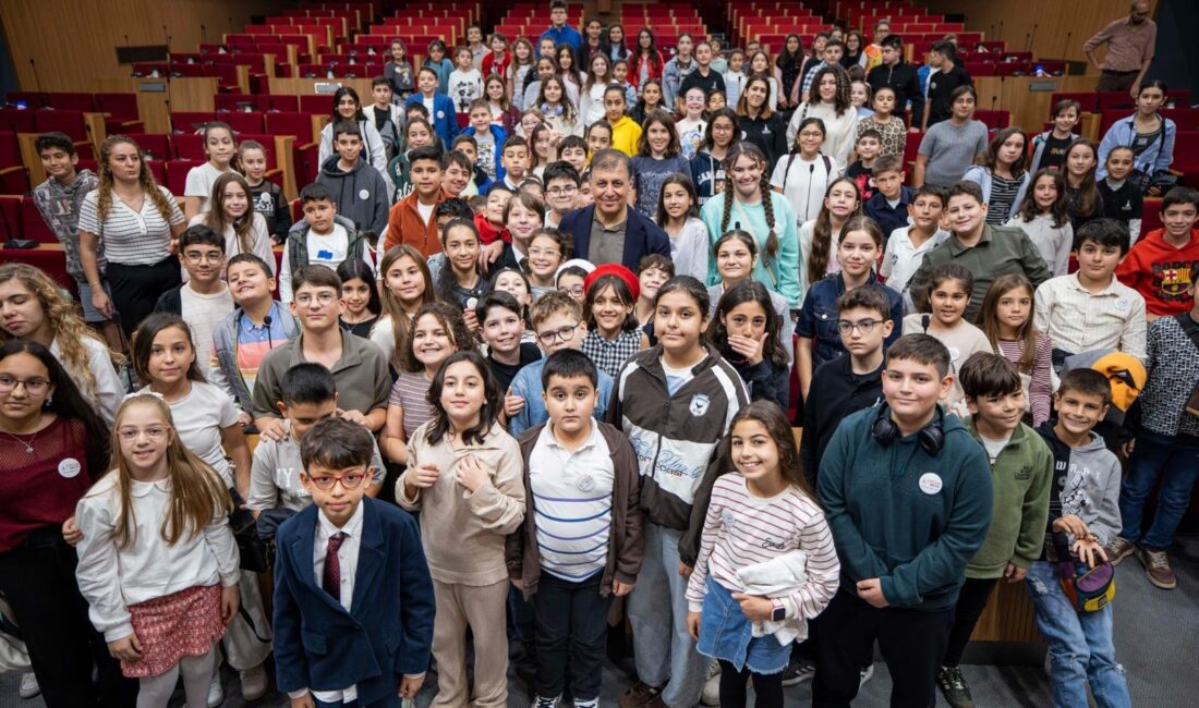 İzmir Büyükşehir Belediye Başkanı Dr. Cemil Tugay, Çocuk Meclisi’nin yeni