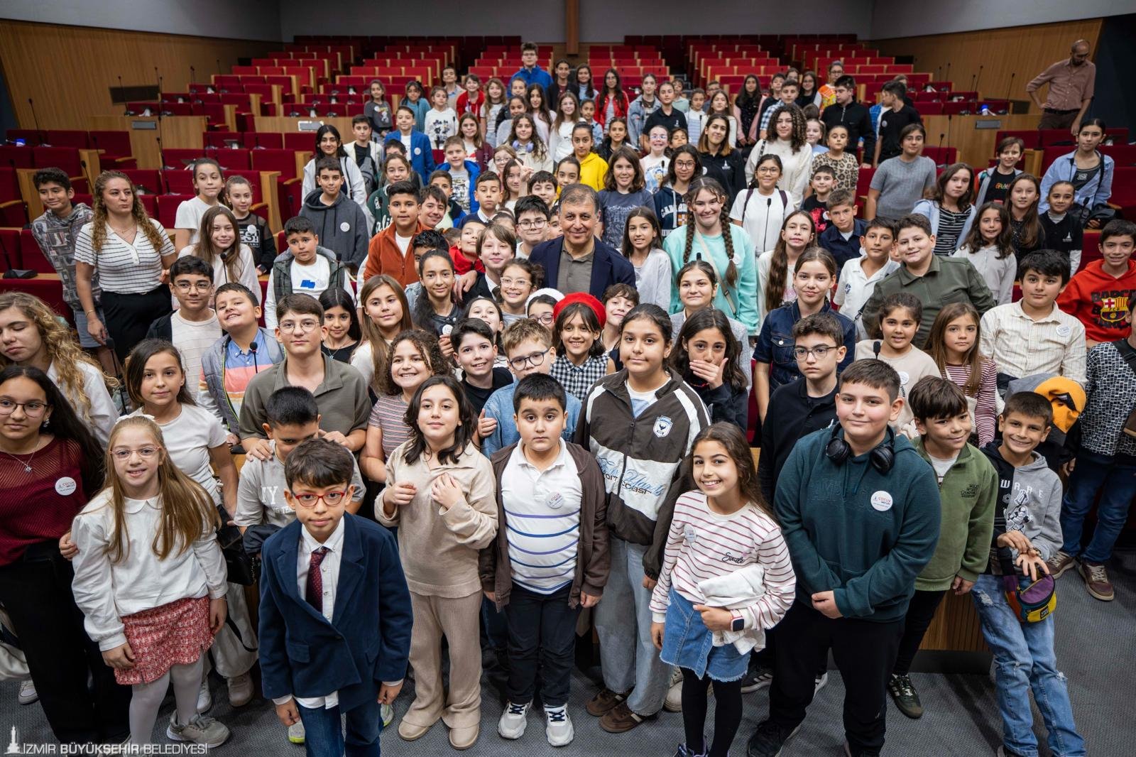 İzmir Büyükşehir Belediye Başkanı Dr. Cemil Tugay, Çocuk Meclisi’nin yeni