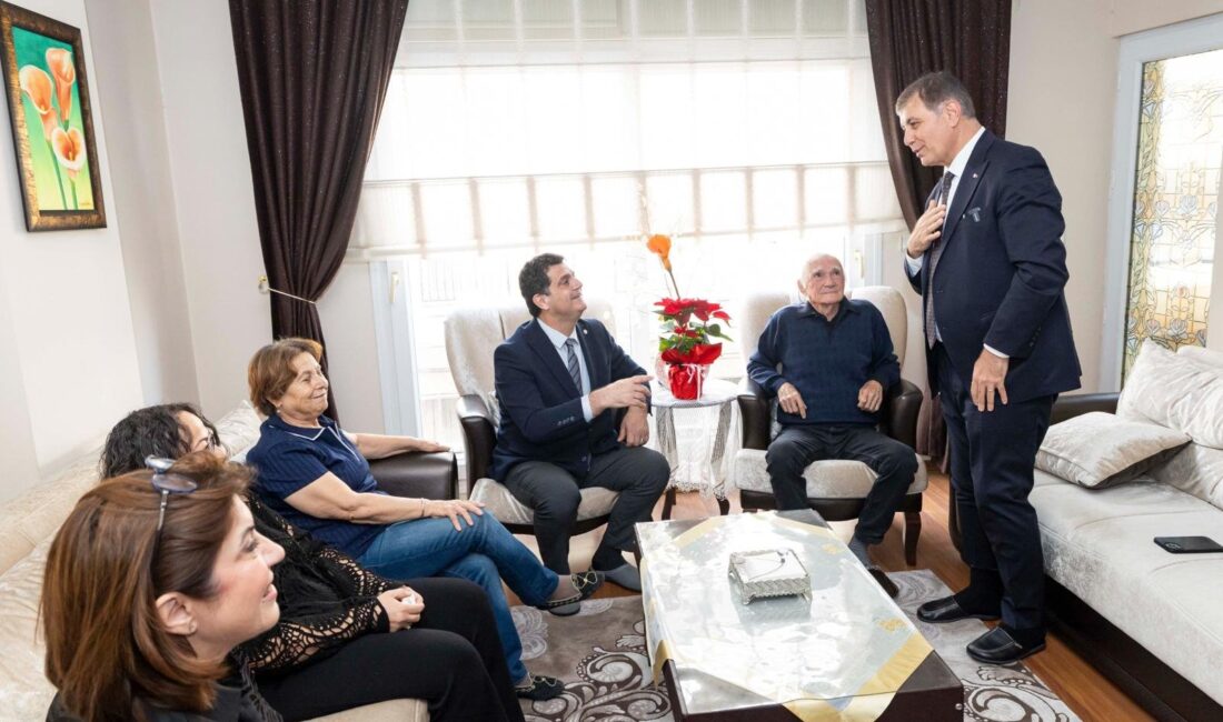 İzmir Büyükşehir Belediye Başkanı Cemil Tugay, Öğretmenler Günü’nde lise öğretmeni