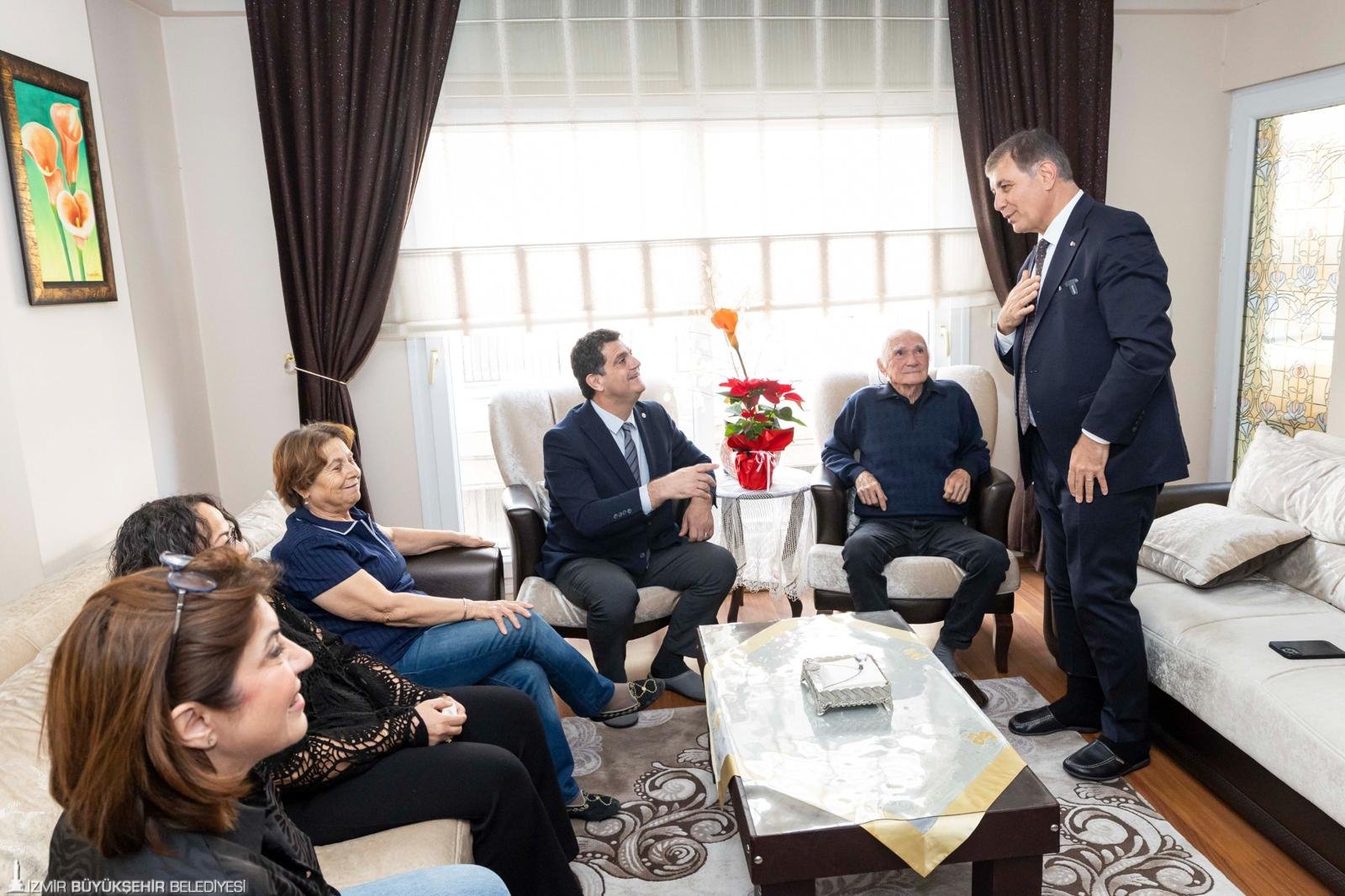 İzmir Büyükşehir Belediye Başkanı Cemil Tugay, Öğretmenler Günü’nde lise öğretmeni