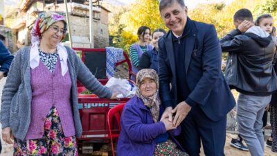 İzmir Büyükşehir Belediye Başkanı Dr. Cemil Tugay, Beydağ’daki ziyaretlerinde üreticiye