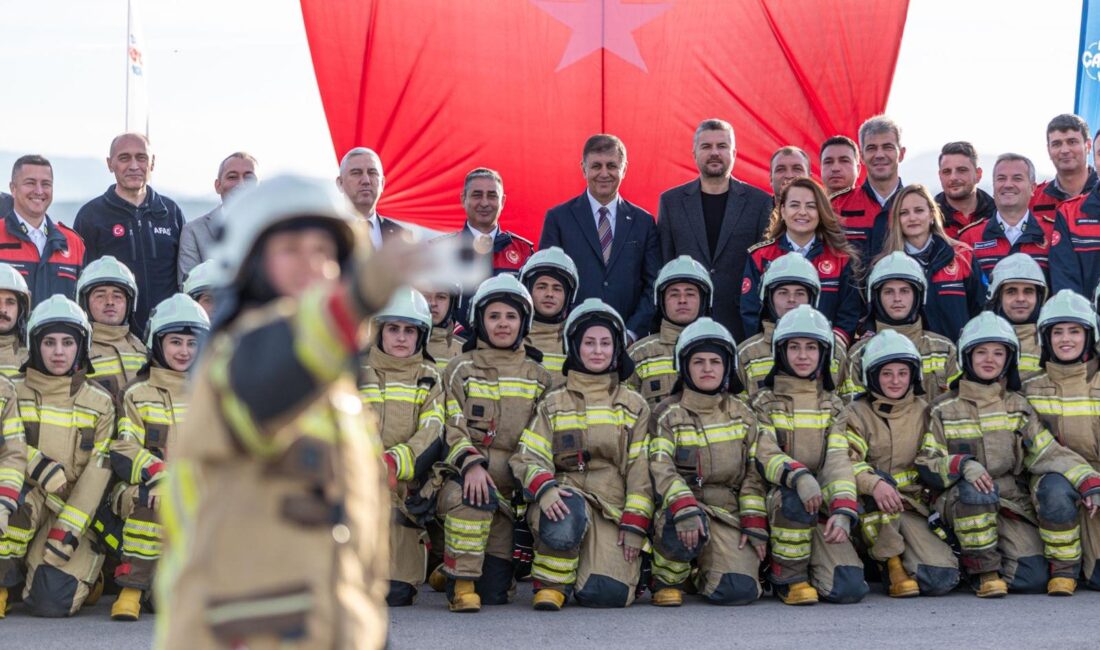 İzmir Büyükşehir Belediyesi, 152 yeni itfaiye memurunun mezuniyet ve yemin