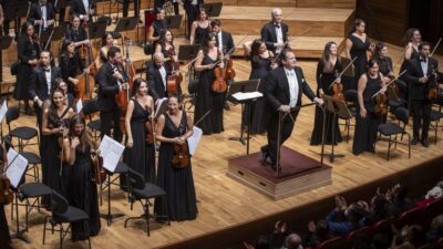 İzmir Büyükşehir Belediyesi’nin destekleriyle konser veren İzmir Oda Orkestrası, AASSM’de