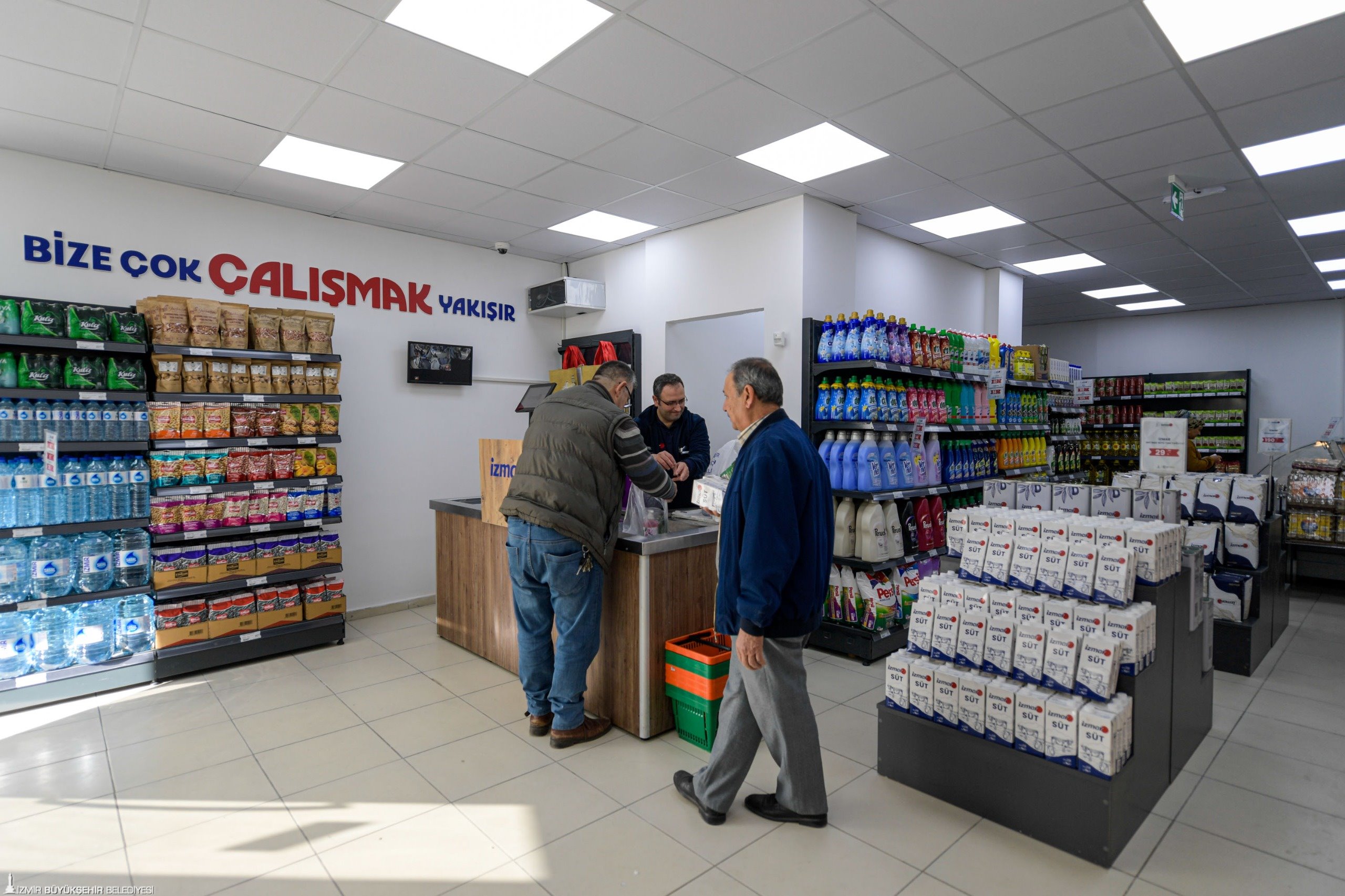 İzmir Büyükşehir Belediyesi’nin tanzim satış markası İZMAR, Gültepe’de 15’inci şubesini
