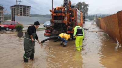 İzmir’de son 24 saatte etkili olan sağanak yağışlar, özellikle Karaburun,