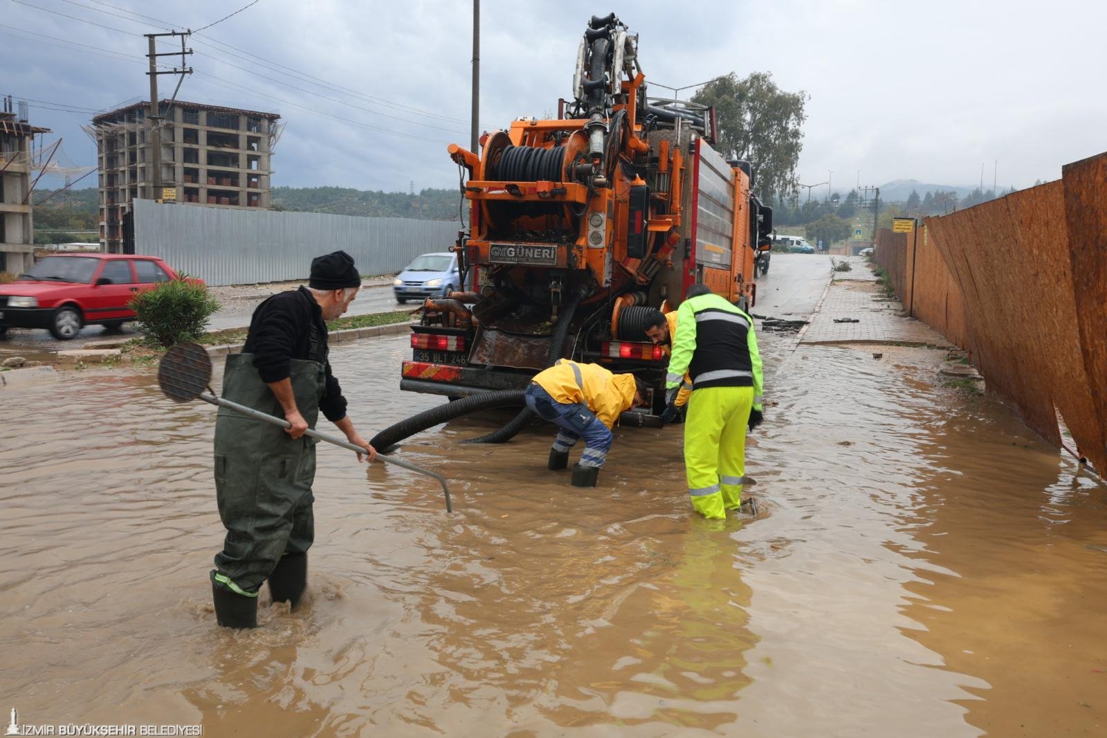 İzmir’de son 24 saatte etkili olan sağanak yağışlar, özellikle Karaburun,