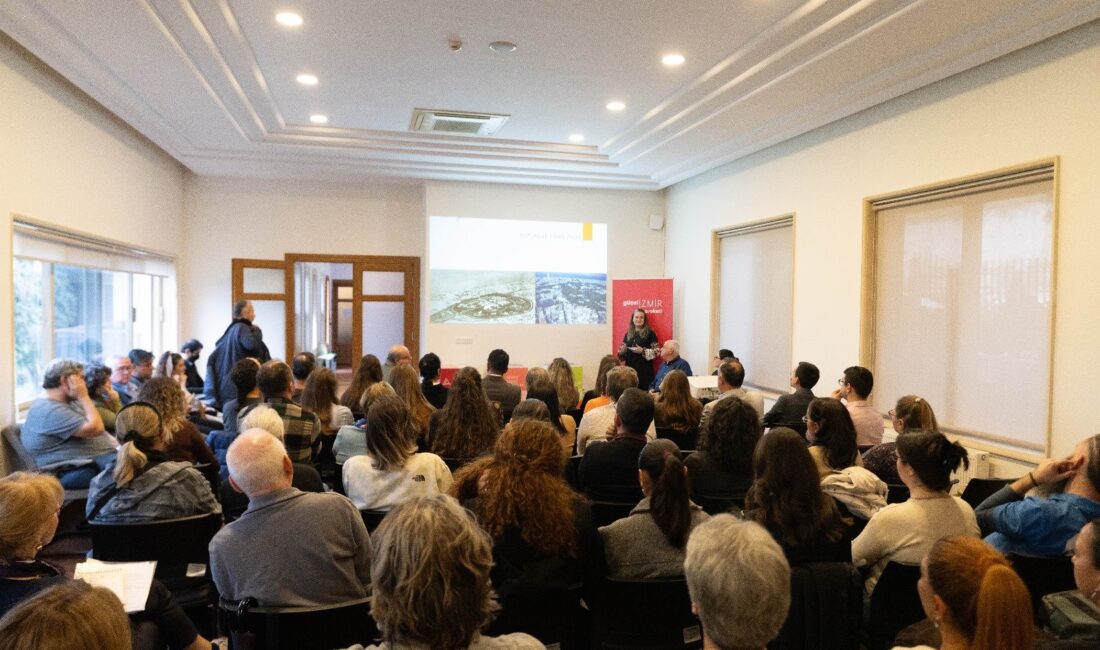 İzmir Büyükşehir Belediyesi’nin başlattığı “Şato’da Kamusal Mekân Söyleşileri”, uzmanları ve