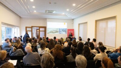 İzmir Büyükşehir Belediyesi’nin başlattığı “Şato’da Kamusal Mekân Söyleşileri”, uzmanları ve