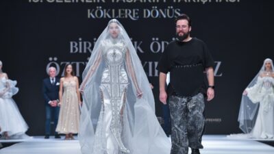 İzmir’de düzenlenen 16. Gelinlik Tasarım Yarışması’nda finale kalan 15 genç