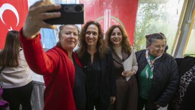 Karşıyaka Belediye Başkanı Yıldız Ünsal, Fikri Altay Mahallesi’nde saha turu