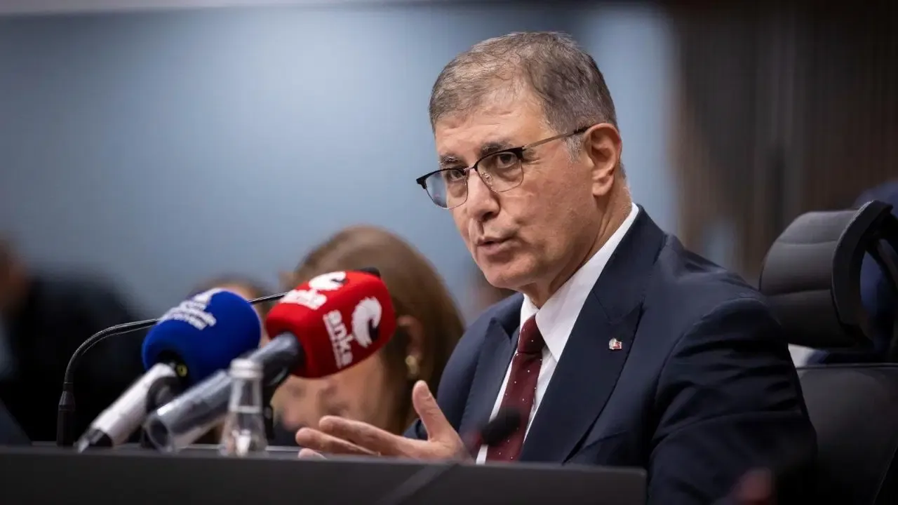 İzmir Büyükşehir Belediye Başkanı Cemil Tugay, çöp krizine çözüm için