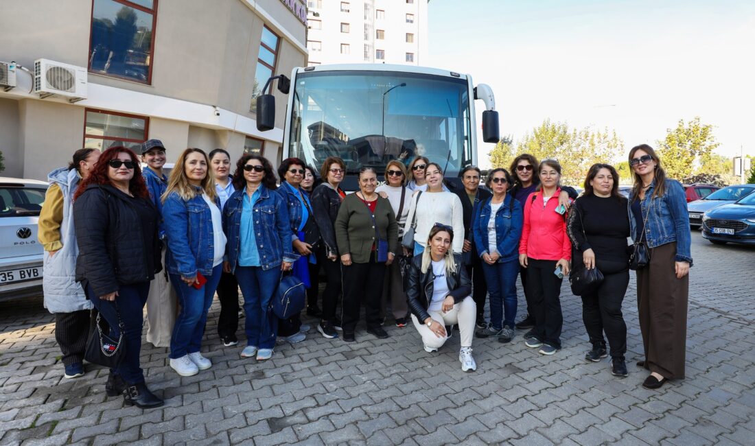 Narlıdere Belediyesi, sosyal projelere destek veren gönüllüleri Kemalpaşa’da düzenlenen kültür