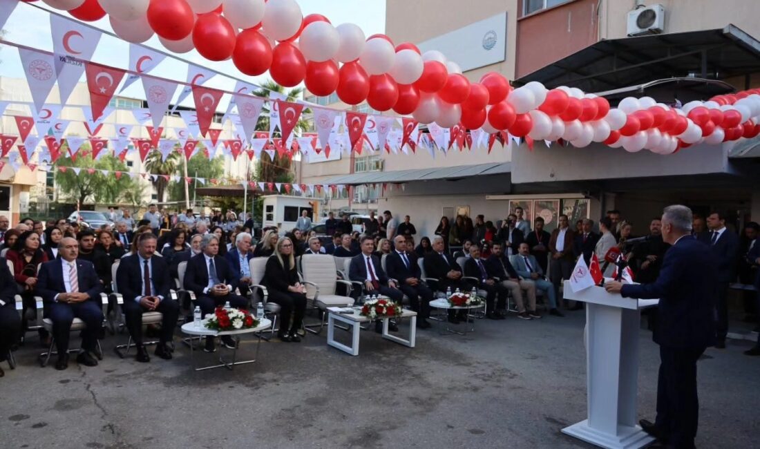 Türk Kızılay Konak Şubesi öncülüğünde hayata geçirilen Sosyal Butik Projesi,