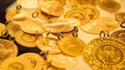 Altın fiyatları tarihi zirve sonrası sert düşüş yaşadı. Ons altın