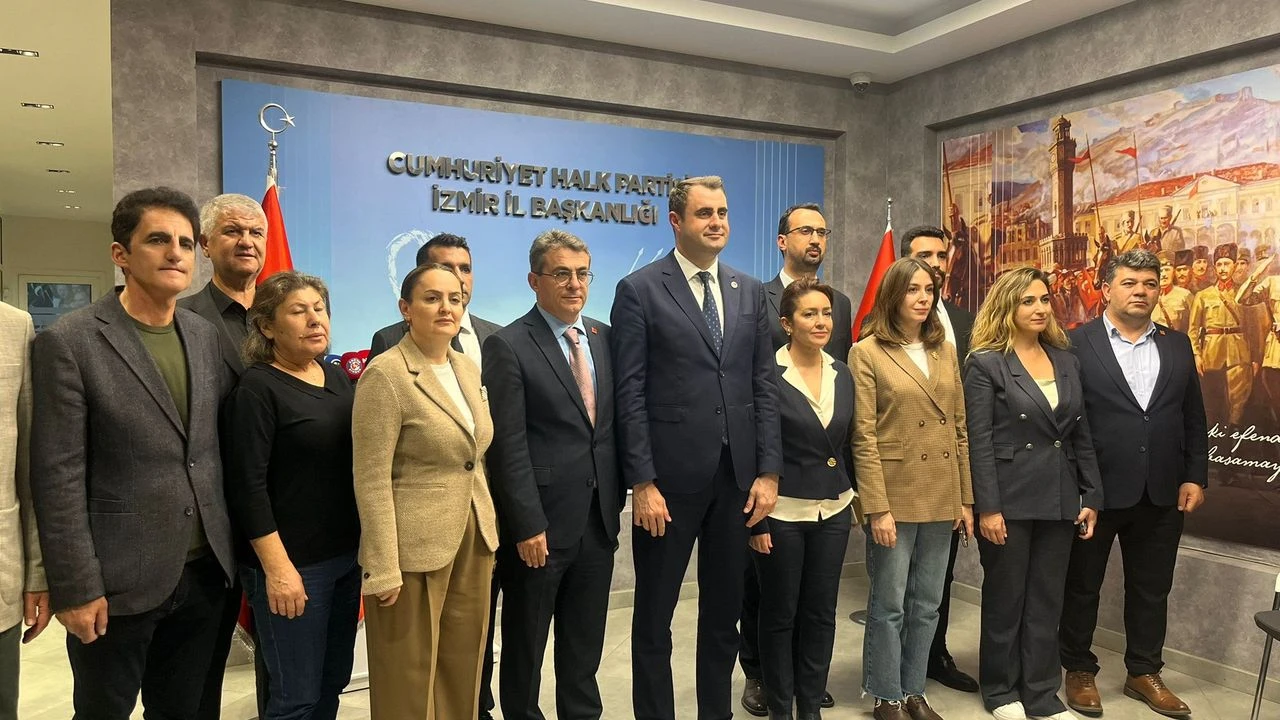 CHP İzmir İl Başkanı Çağatay Güç, ilk basın toplantısında hükümeti