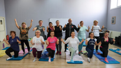 Buca Belediyesi’nin ilçe sakinlerine yönelik başlattığı ücretsiz pilates kursları yoğun