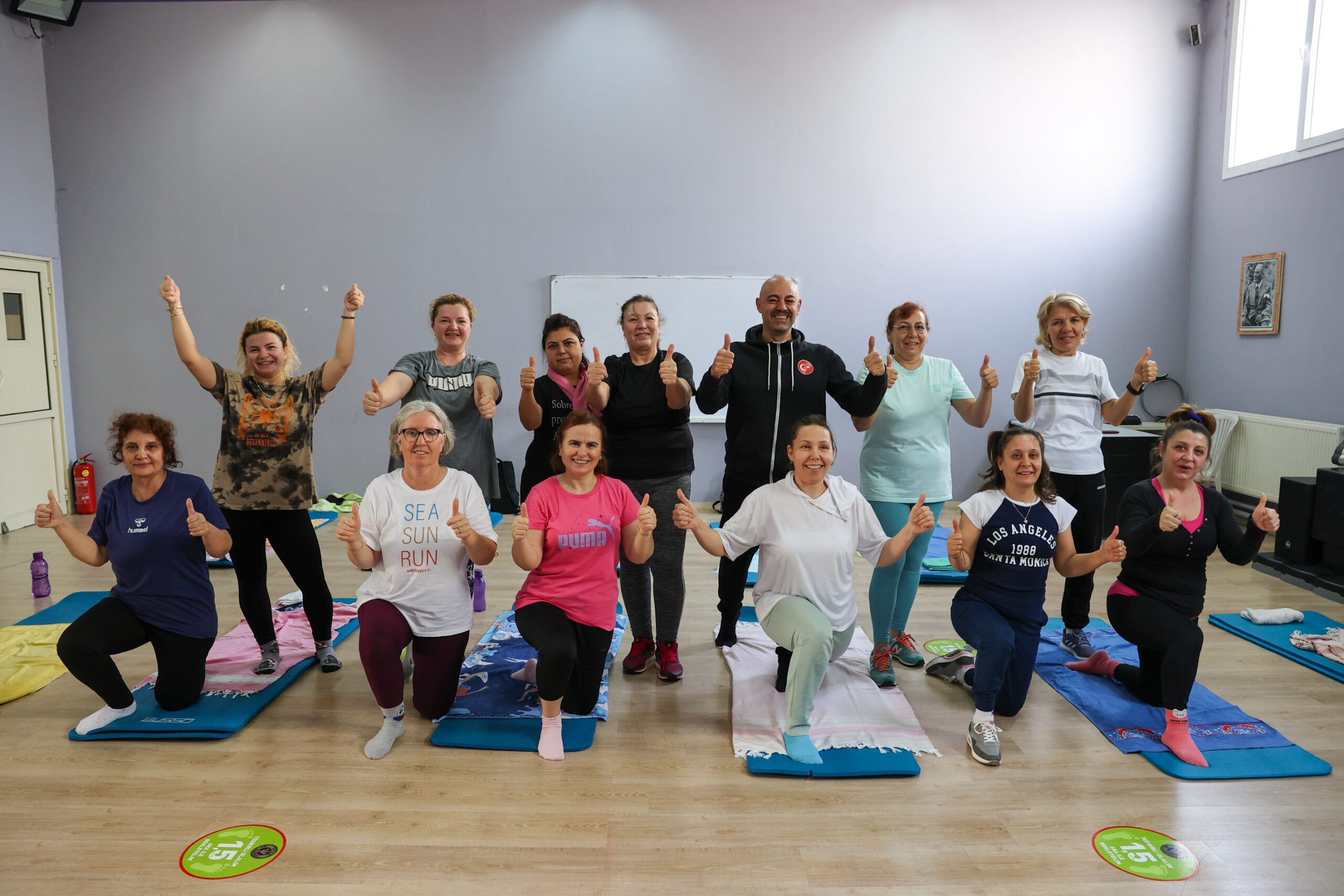 Buca Belediyesi’nin ilçe sakinlerine yönelik başlattığı ücretsiz pilates kursları yoğun