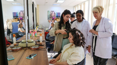 Buca Belediyesi, yıl boyunca süren meslek edindirme kurslarıyla Bucalı kadınlara