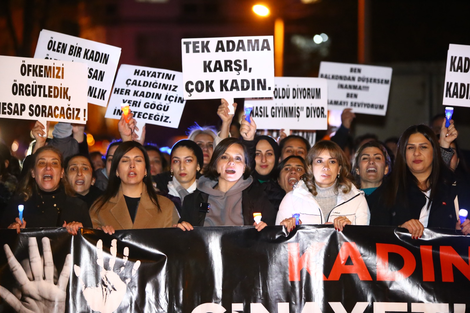 Karabağlar Belediye Başkanı Helil Kınay, 25 Kasım Kadına Yönelik Şiddete