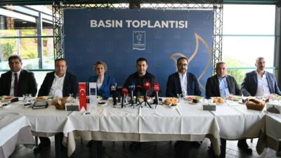 Kuşadası Belediye Başkanı Ömer Günel, 14 yıldır tamamlanamayan sahil bandı