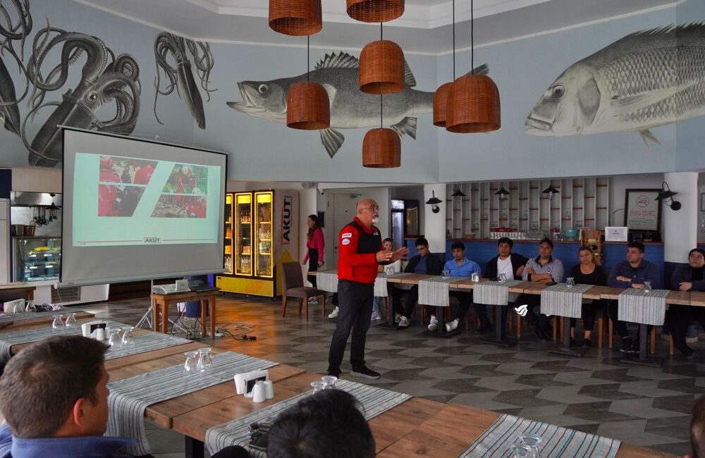 Çeşme Belediyesi ve AKUT iş birliğiyle ÇEŞTUR personeline “Temel Afet