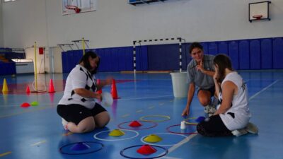 Çeşme Belediyesi, özel gereksinimli çocuklara yönelik düzenlediği Engelsiz Spor Eğitimleri