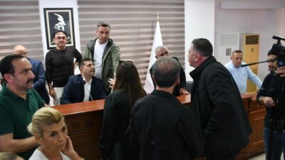 Kuşadası Belediye Meclisi’nde İYİ Partili üyelerin provokatif tutumları gerginliğe neden