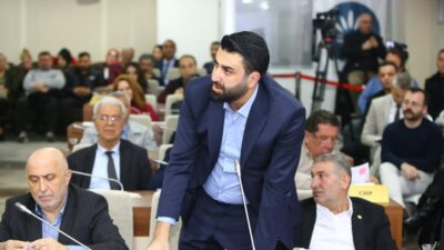 Karabağlar Belediye Meclisi Kasım ayı oturumunda konuşan CHP’li Meclis Üyesi