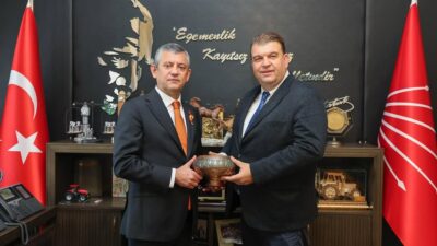 Seferihisar Belediye Başkanı İsmail Yetişkin, CHP Genel Başkanı Özgür Özel’i