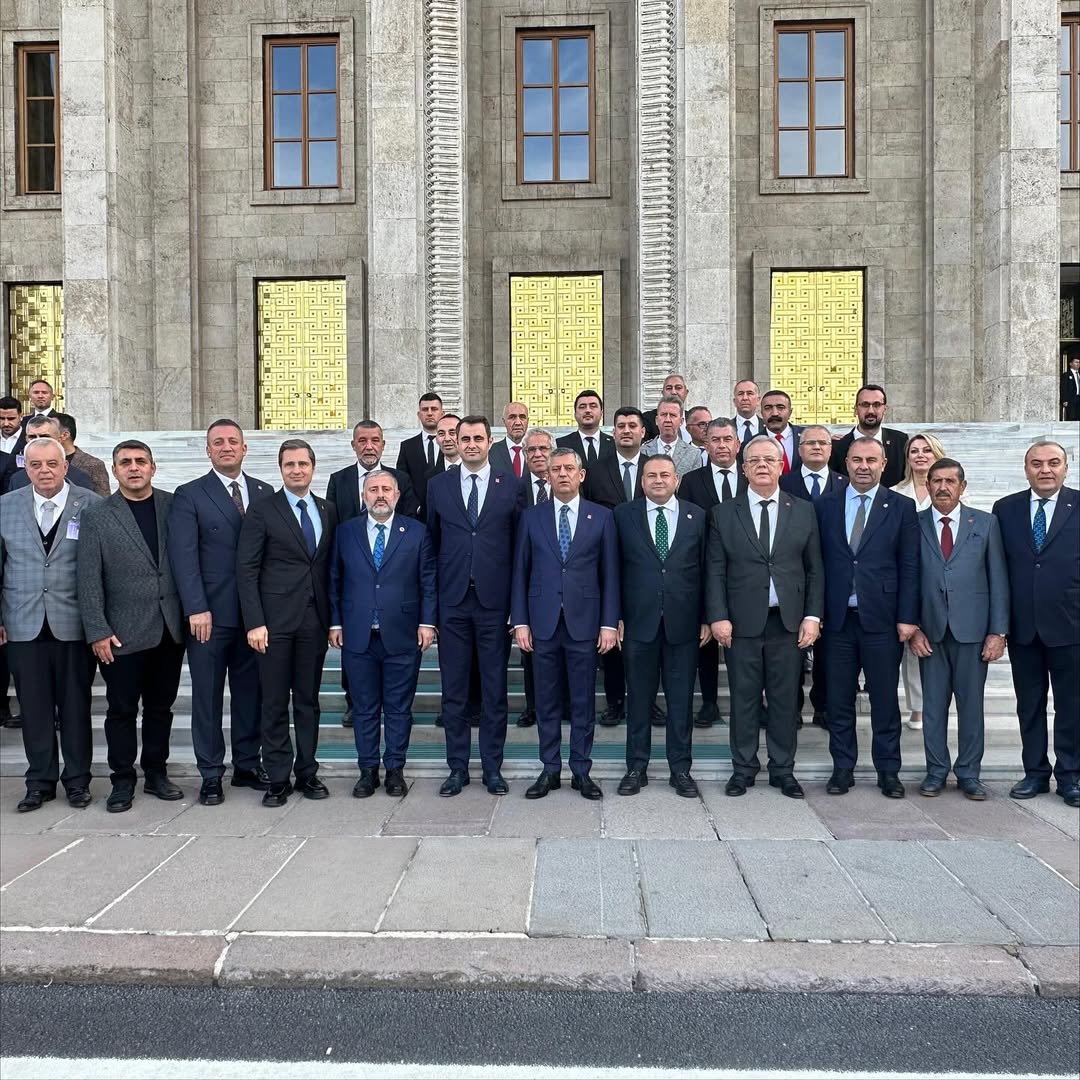 CHP Konak İlçe Başkanı Serkan Kalmaz, Genel Başkan Özgür Özel’i