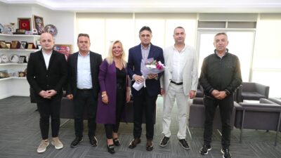 Foça’ya bağlı bazı mahalle muhtarlarının Aliağa Belediye Başkanı Serkan Acar’ı