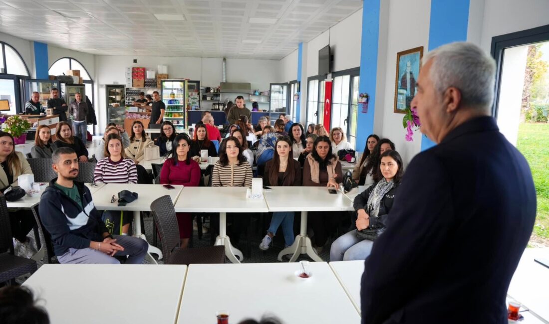 Kemalpaşa Belediye Başkanı Mehmet Türkmen, 24 Kasım Öğretmenler Günü dolayısıyla