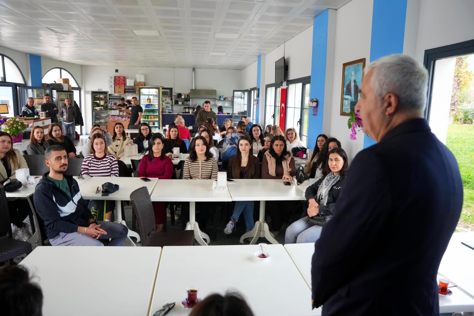 Kemalpaşa Belediye Başkanı Mehmet Türkmen, 24 Kasım Öğretmenler Günü dolayısıyla