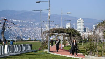 İzmir Büyükşehir Belediyesi, 2026 bütçesiyle Cemil Tugay önderliğinde hem ulaşım